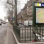 Studette Paris Champs Elysees